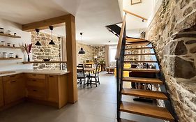 Old Stone House Klaric